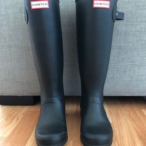 Hunter rain boots +boot socks +inserts +travel bag